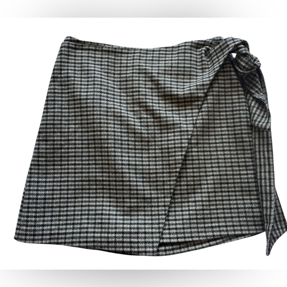 Aritzia Wilfred Dorine Front Wrap Wool Cashmere Blend Plaid Mini Skirt Size 6 - Picture 4 of 8